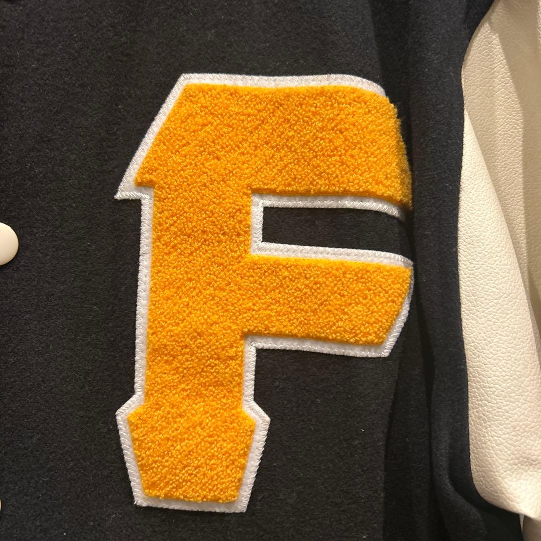 美品！FATスタジャン Y2K Fロゴ 03 ブラック/ホワイト