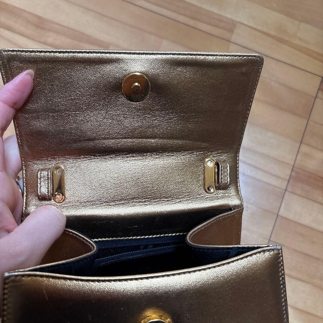 フェラガモ　ゴールド パーティバッグ