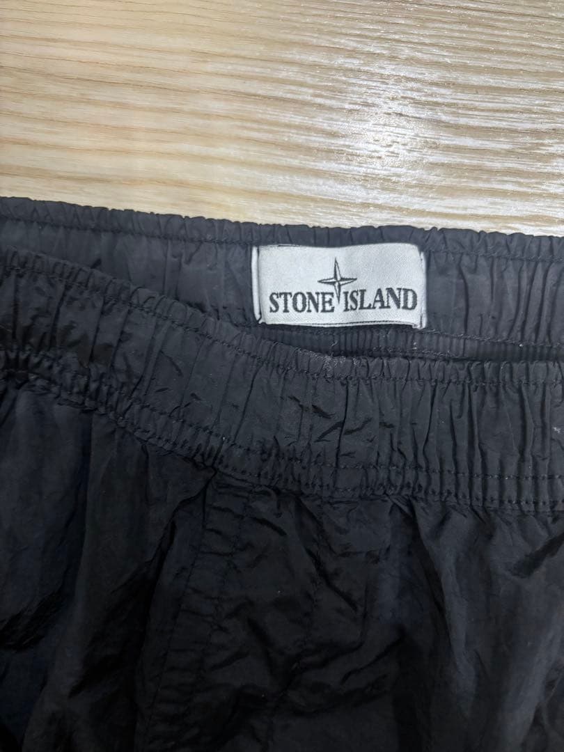 ストーンアイランド　ナイロンメタル　パンツ　シュプリーム　モンクレール　サカイ