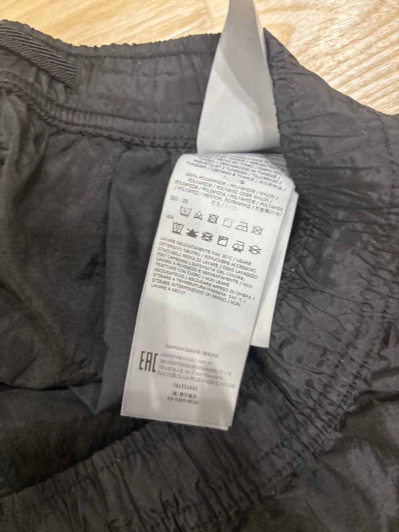 ストーンアイランド　ナイロンメタル　パンツ　シュプリーム　モンクレール　サカイ