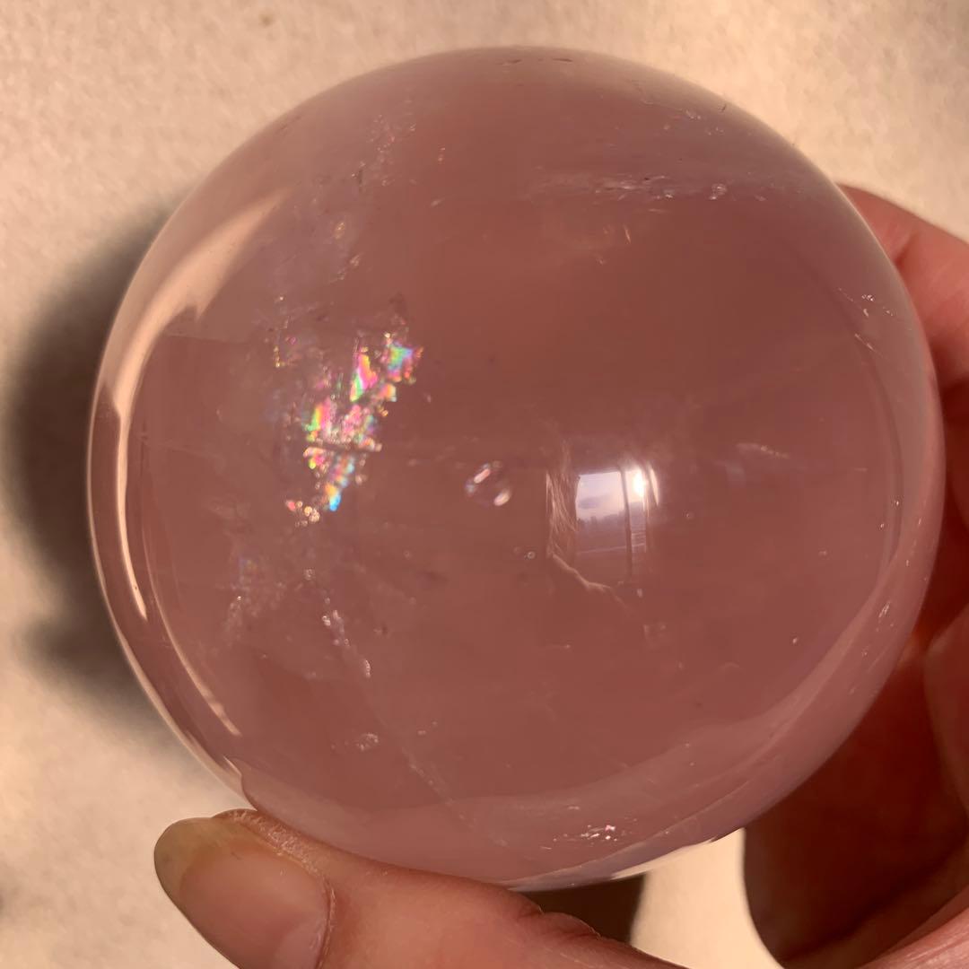 ローズクォーツスフィア大玉約77.3mm 虹有り　天然石置物　丸玉…②