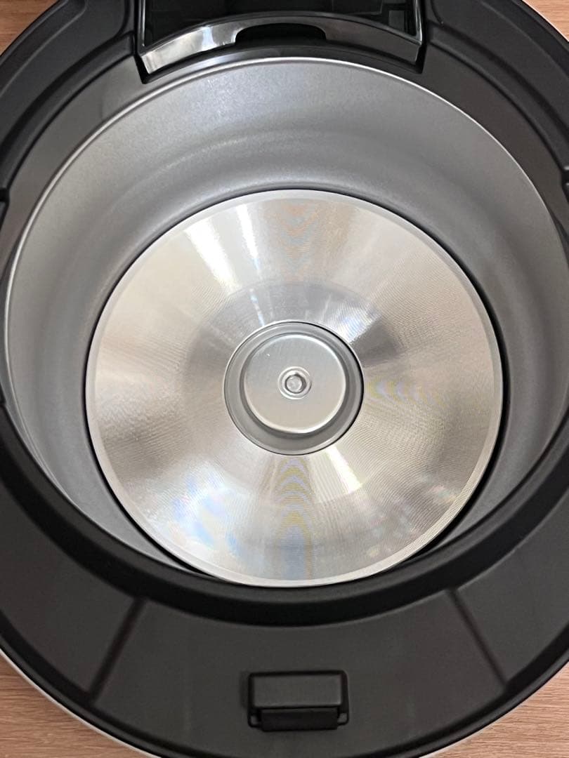 ぷ*ん様 SHARP ヘルシオホットクック電気圧力鍋 KN-HW10E-W 1.