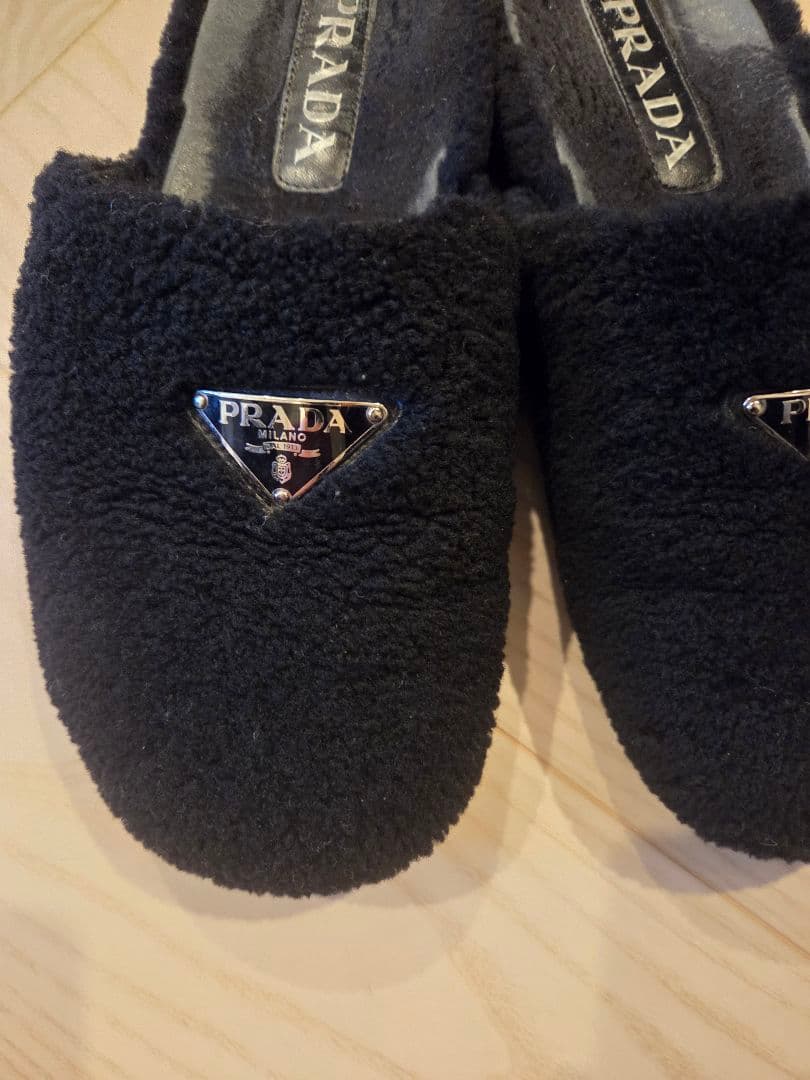 ヨ*ー様 激安最安値！プラダ　シアリングサンダル ボアムートン トライアングル