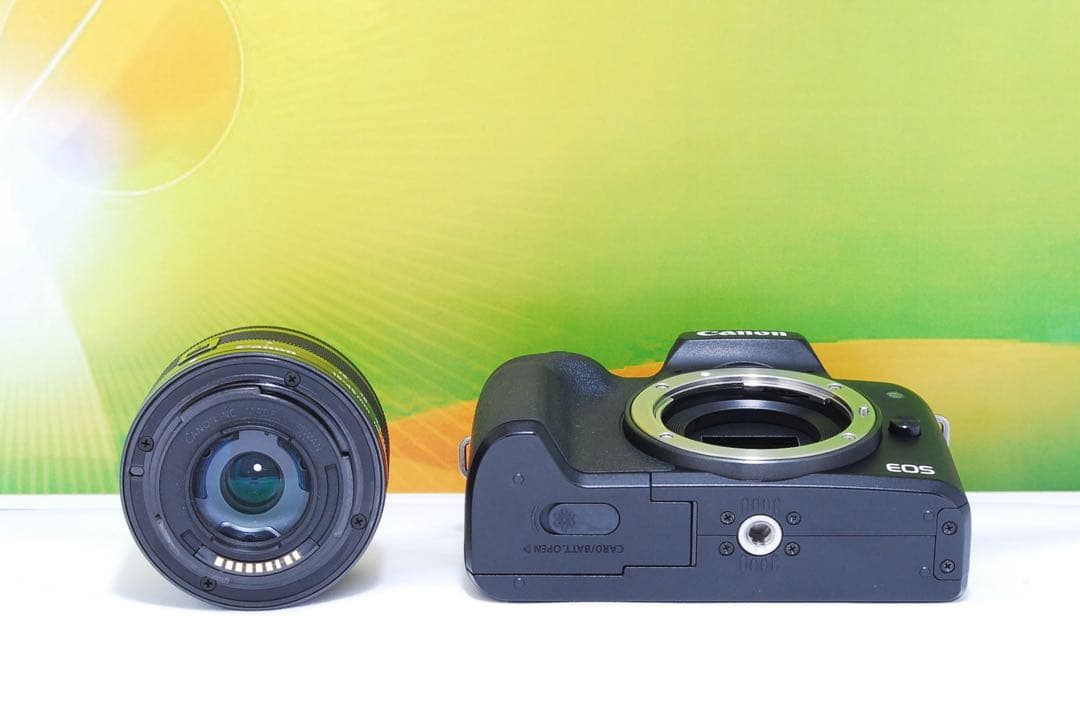 自撮りOK✨Wi-Fi搭載✨Canon EOS Kiss M レンズキット