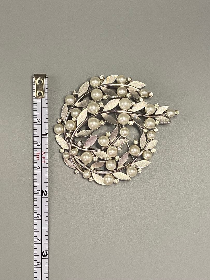 lotuscloud 2543⭐️TRIFARI トリファリヴィンテージブローチ