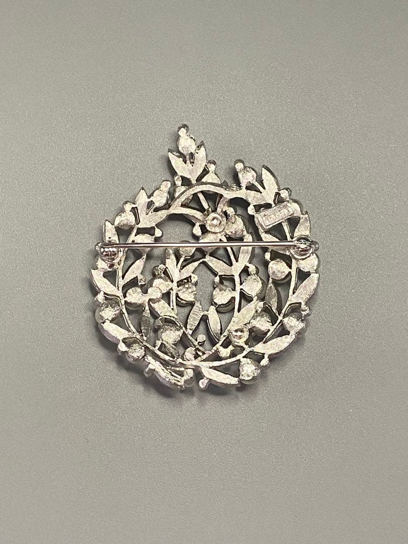 lotuscloud 2543⭐️TRIFARI トリファリヴィンテージブローチ