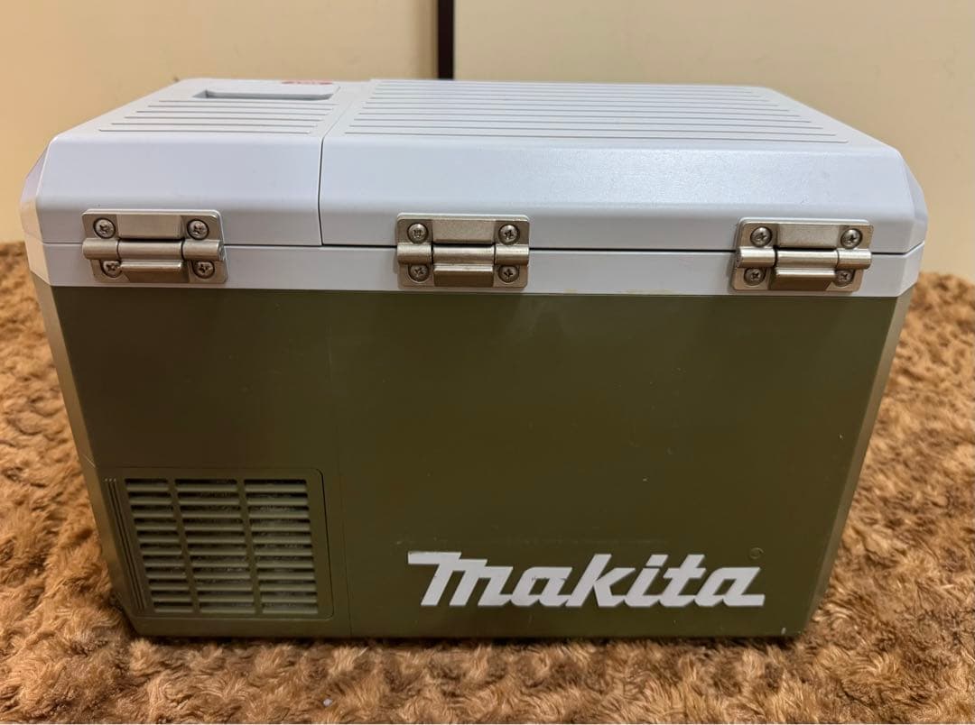 マキタ　充電式保冷温庫　 CW003G 7L
