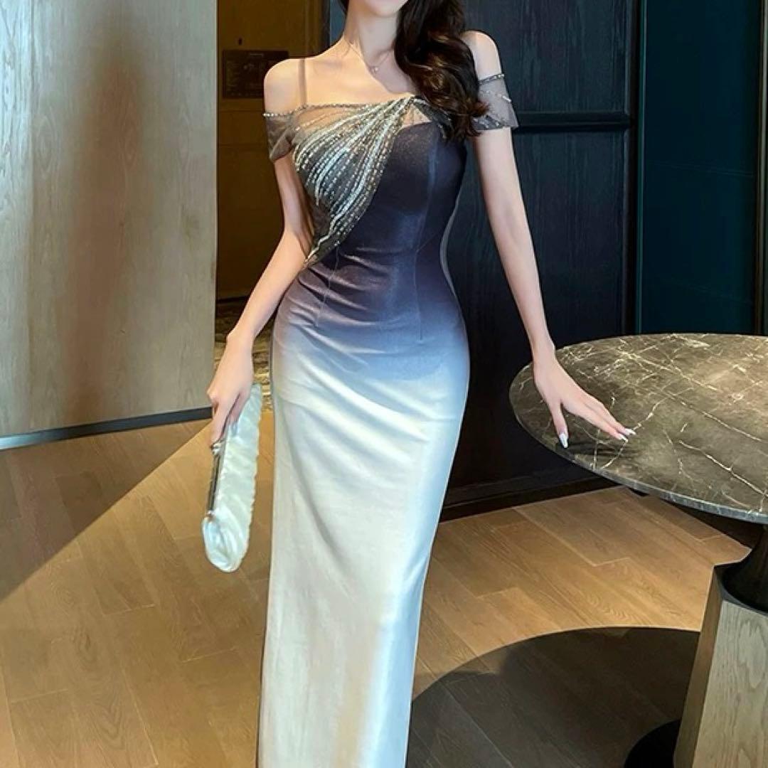 グラデーションにビジューが美しい スリット入りロングドレス