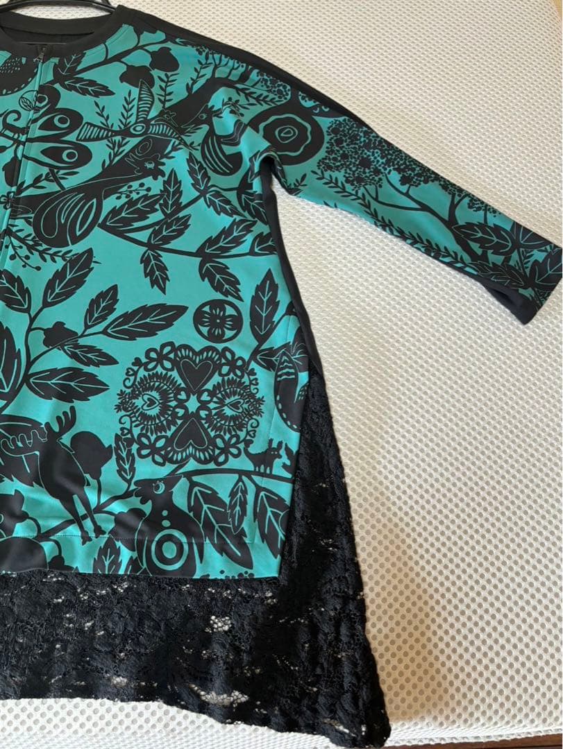 『美品』⭐️トクコプルミエヴォル⭐️黒地に木やお花鳥等柄裾レース豪華チュニック❣️