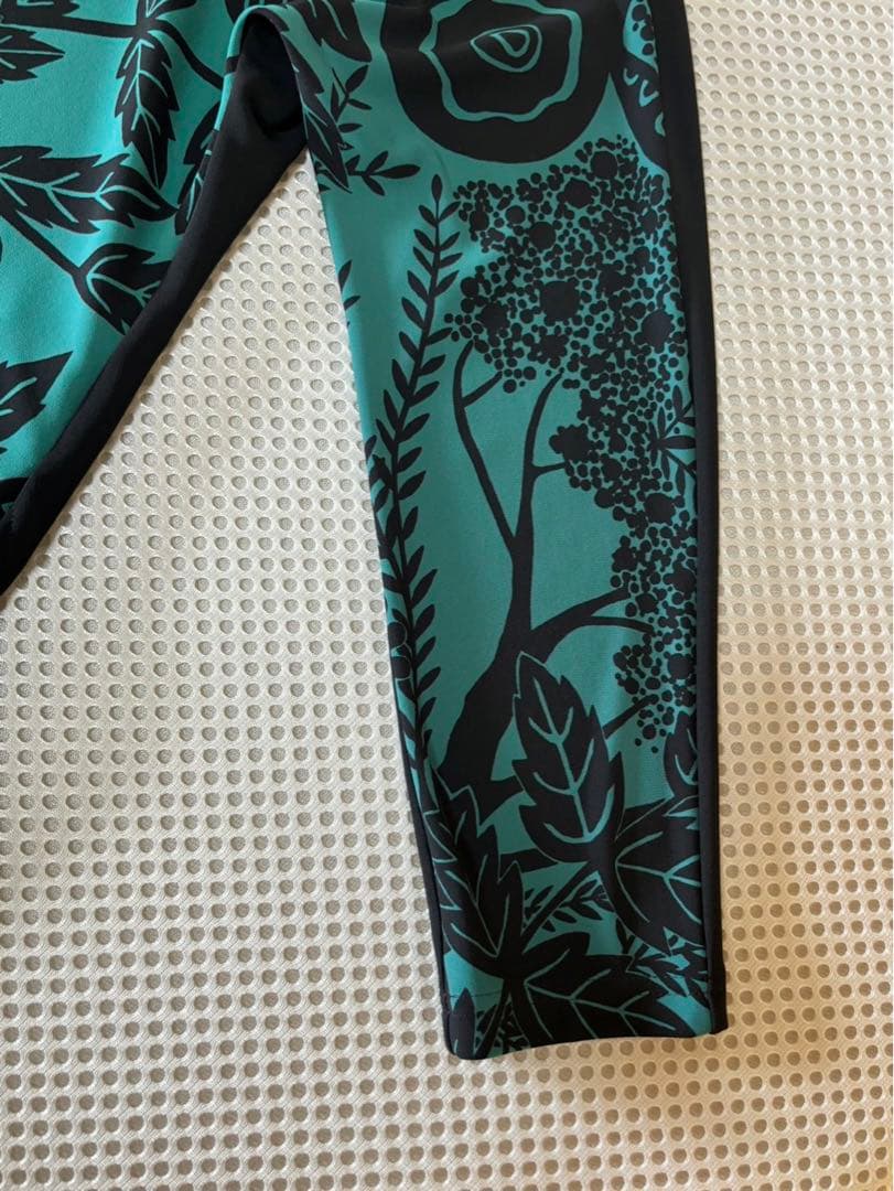 『美品』⭐️トクコプルミエヴォル⭐️黒地に木やお花鳥等柄裾レース豪華チュニック❣️