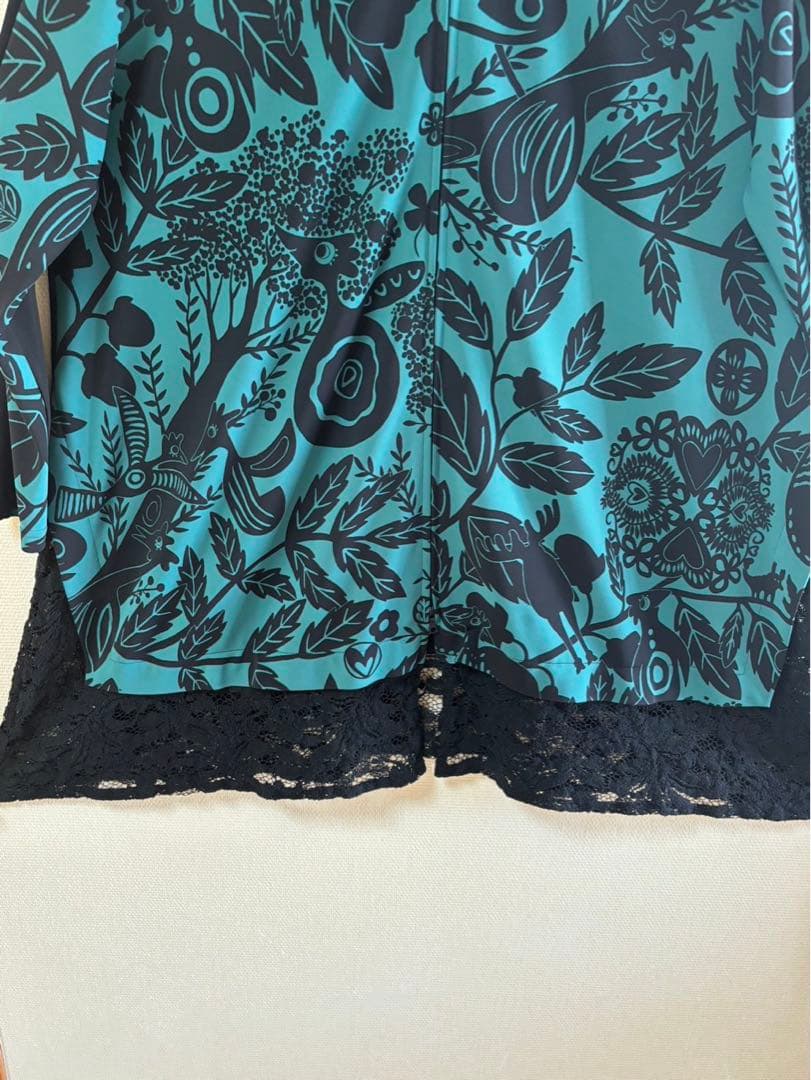 『美品』⭐️トクコプルミエヴォル⭐️黒地に木やお花鳥等柄裾レース豪華チュニック❣️