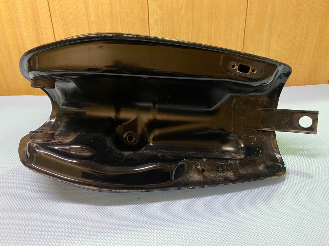 250TR 純正　フューエルタンク　黒　白　インジェクション　FI