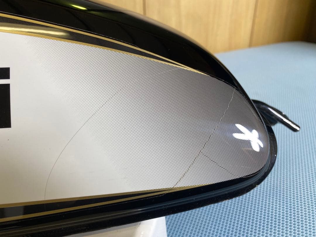 250TR 純正　フューエルタンク　黒　白　インジェクション　FI