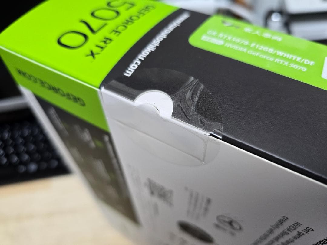 玄人志向　RTX5070 WHITE 新品未開封