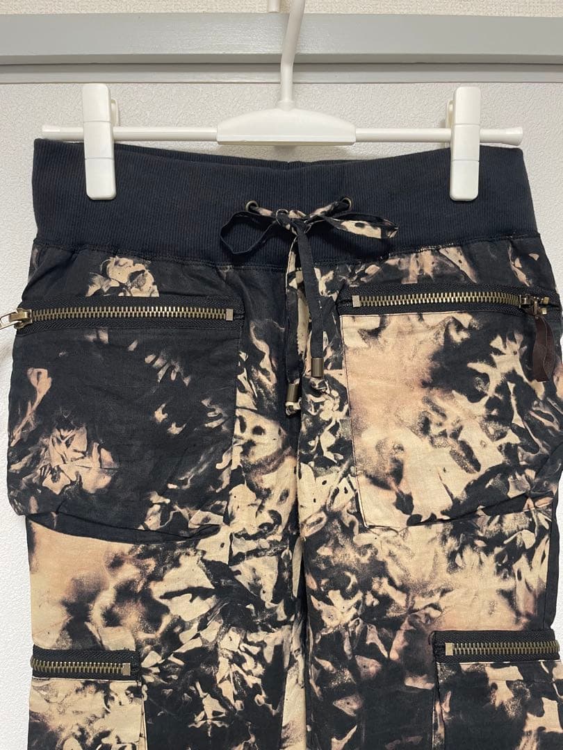 GOA カーゴパンツ 黒とベージュ タイダイ柄