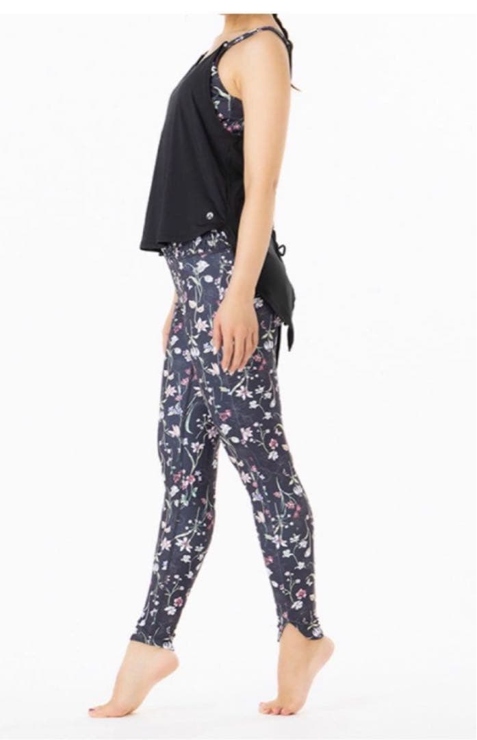 SUKALA 美品ボタニカルシャーリングレギンスカバータンクセットM