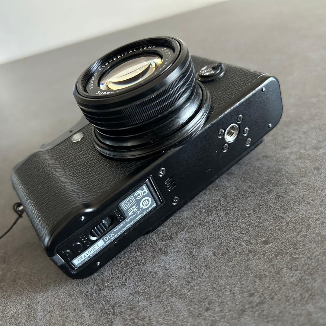 FUJIFILM　X10　デジタルカメラ