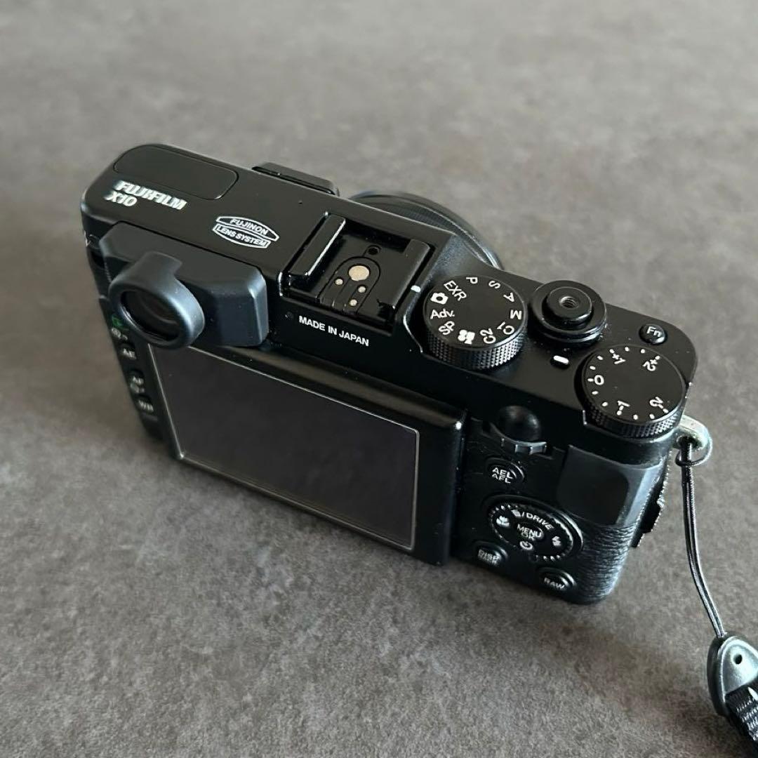 FUJIFILM　X10　デジタルカメラ