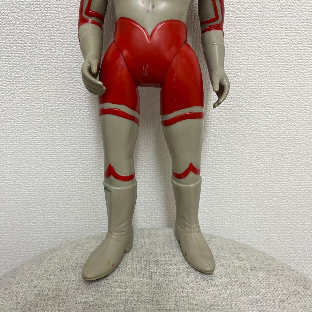 カ*ラ様 ウルトラマン 可動式フィギュア ヘルメット付き　ゾフィー　面取れ　ソフ