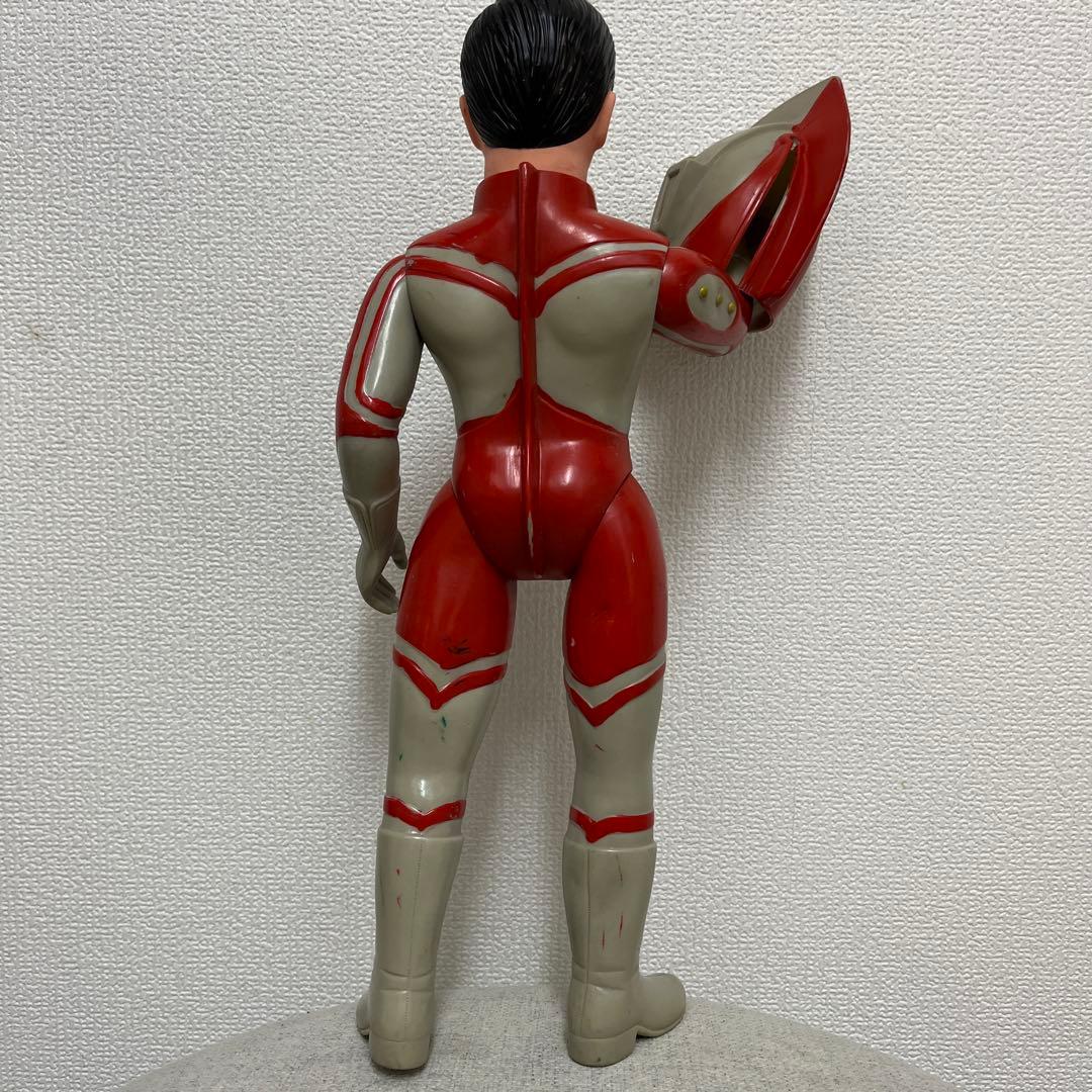 カ*ラ様 ウルトラマン 可動式フィギュア ヘルメット付き　ゾフィー　面取れ　ソフ