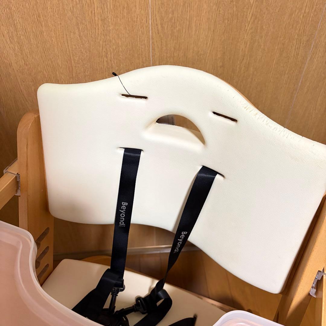 ビヨンドジュニア　ハイチェア　ベビーチェア　キッズチェア クリームホワイト