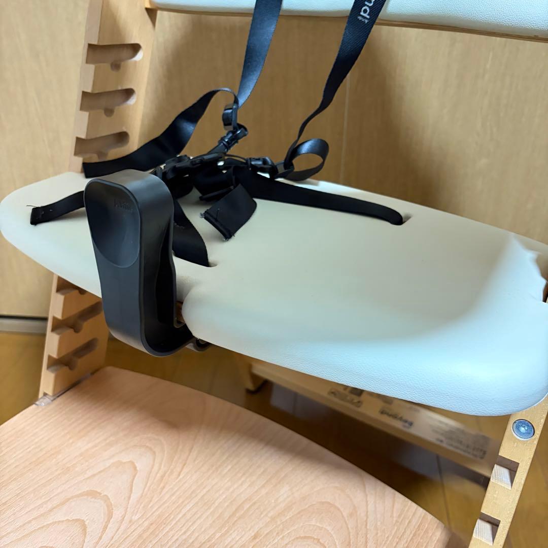 ビヨンドジュニア　ハイチェア　ベビーチェア　キッズチェア クリームホワイト