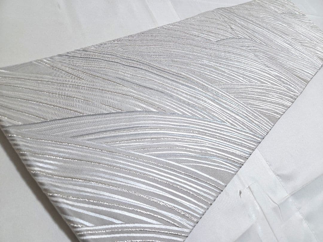 A◆着物くつろぎ 美品 ライン模様 手織 引箔 銀 六通 正絹 フォーマルな袋帯