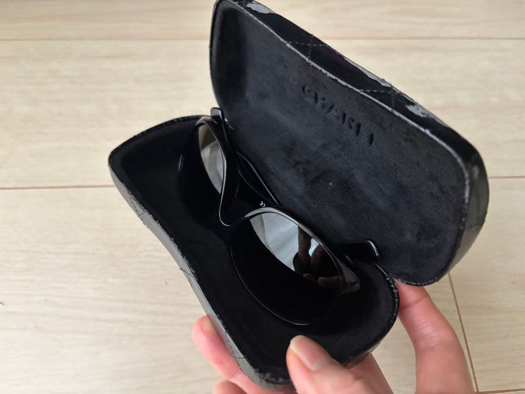 CHANEL サングラス 黒色 フラワー装飾