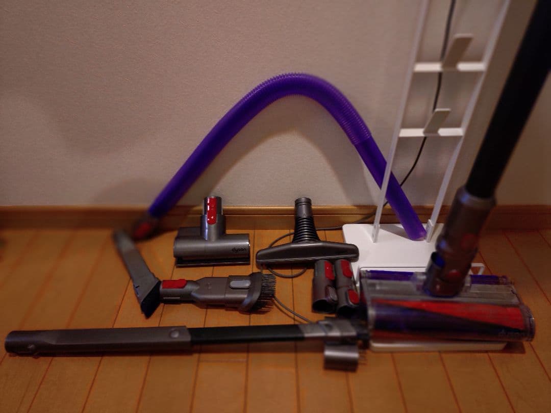 Dyson cyclone v10 fluffy+ SV12　掃除機ツール9種