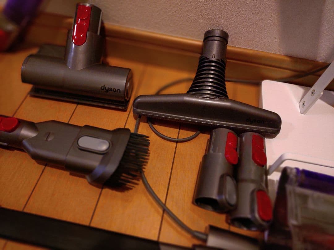 Dyson cyclone v10 fluffy+ SV12　掃除機ツール9種