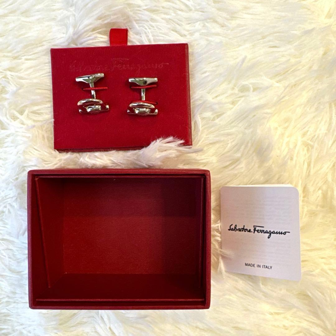 新品・未使用　Salvatore Ferragamo シルバー カフリンクス