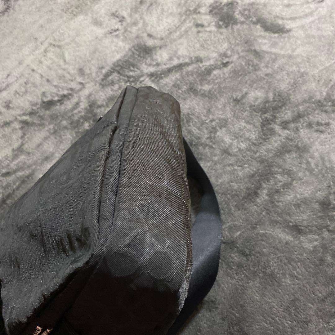 【最終値下げ】Vivienne Westwood エンボス ショルダーバッグ