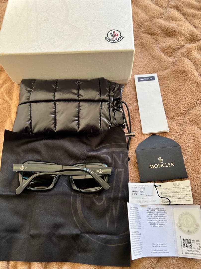 MONCLER ブラック サングラス