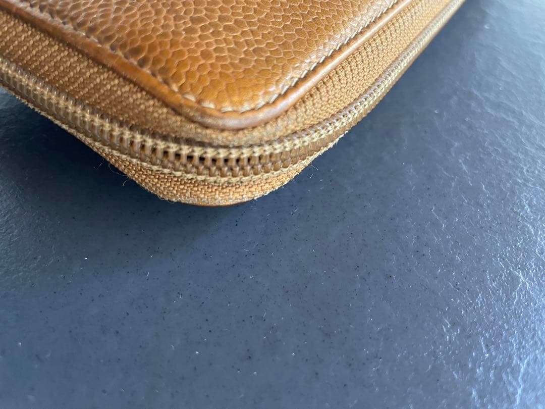 希少色　CHANEL シャネル　長財布　ゴールド