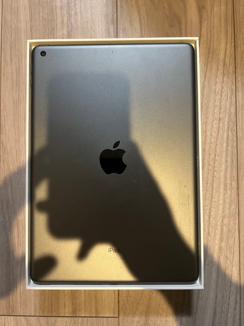 ipad (第９世代) wi-fi 64gb スペースグレイ本体　＋保護フィルム