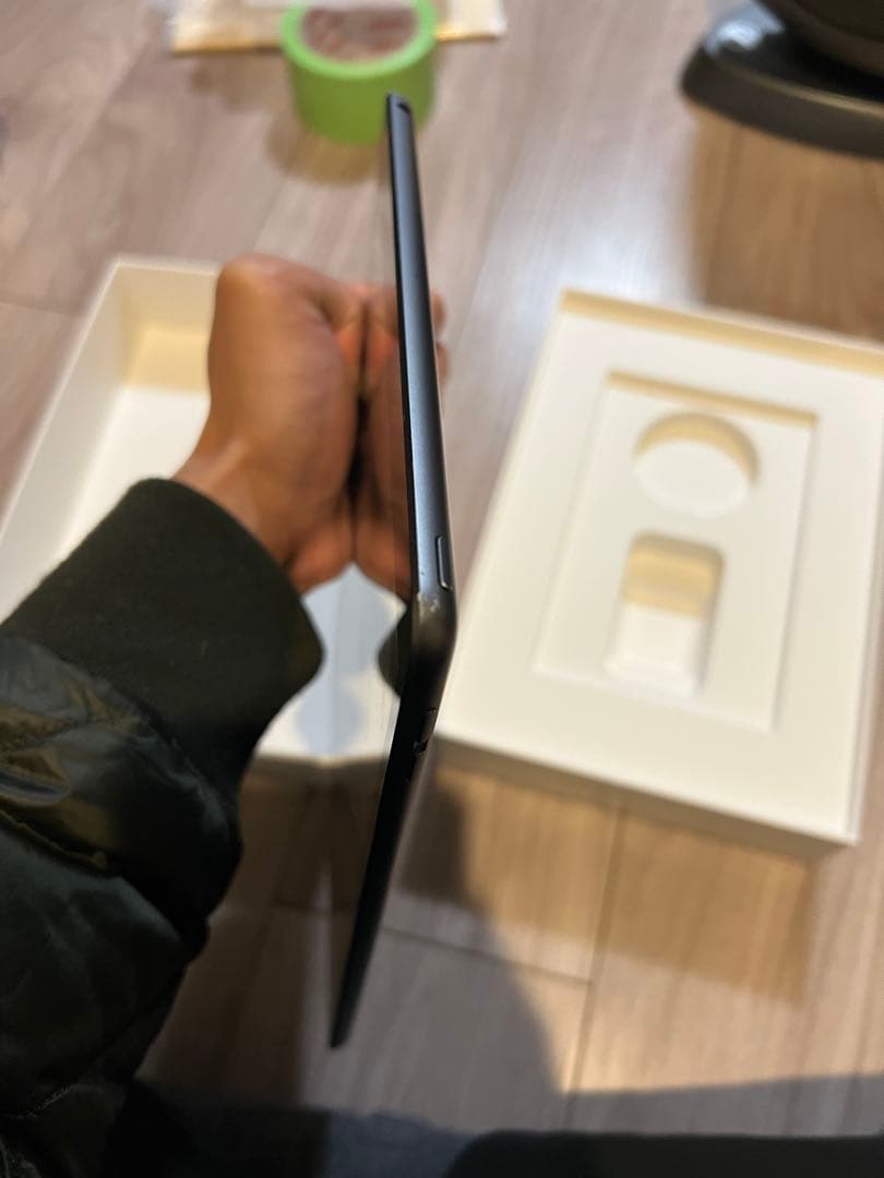 ipad (第９世代) wi-fi 64gb スペースグレイ本体　＋保護フィルム