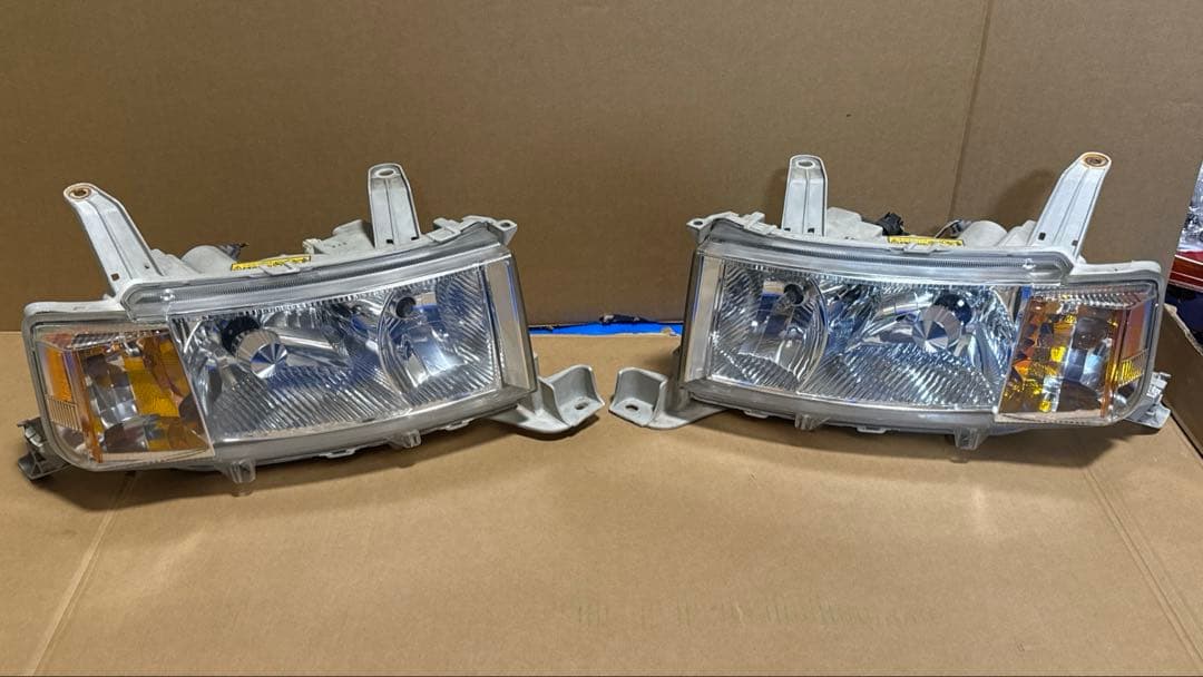 トヨタ BB 純正ヘッドライト 左右セット HID