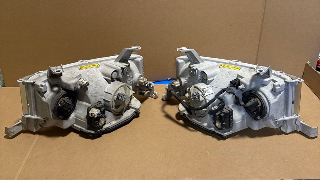 トヨタ BB 純正ヘッドライト 左右セット HID