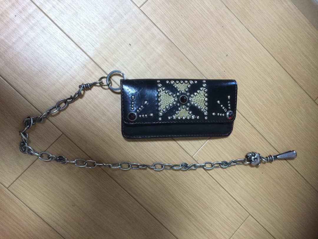 ブラックサインのウォレットチェーン