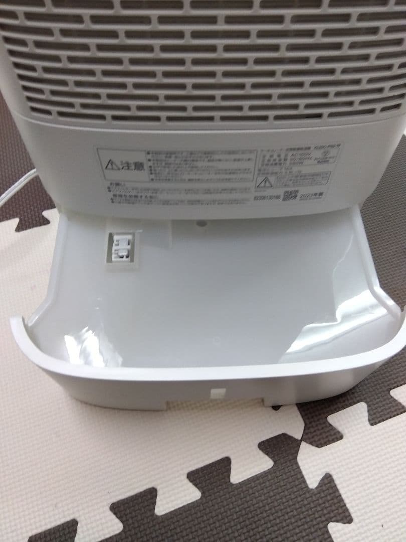 【美品　値下げしました】アイリスオーヤマサーキュレーター付除湿機（デシカント式）