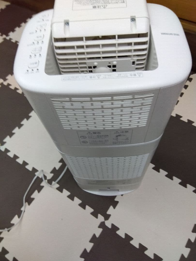 【美品　値下げしました】アイリスオーヤマサーキュレーター付除湿機（デシカント式）