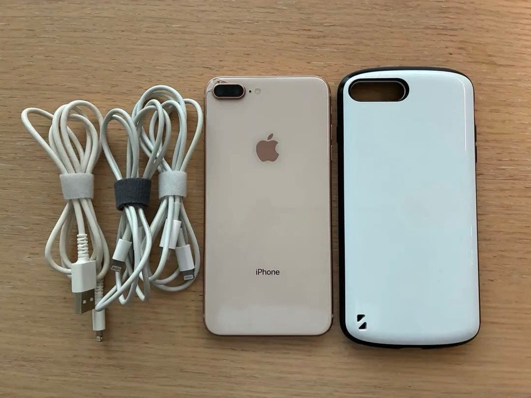 iPhone8プラス(ケース、ケーブル付)