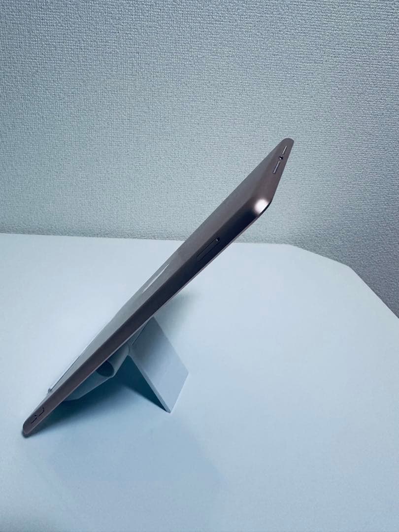iPad (第7世代) 10.2インチ 32GB WiFi + セルラー