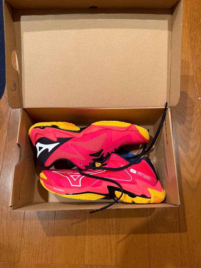 【未使用品】ミズノ バレーボールシューズ　ウェーブライトニングZ8