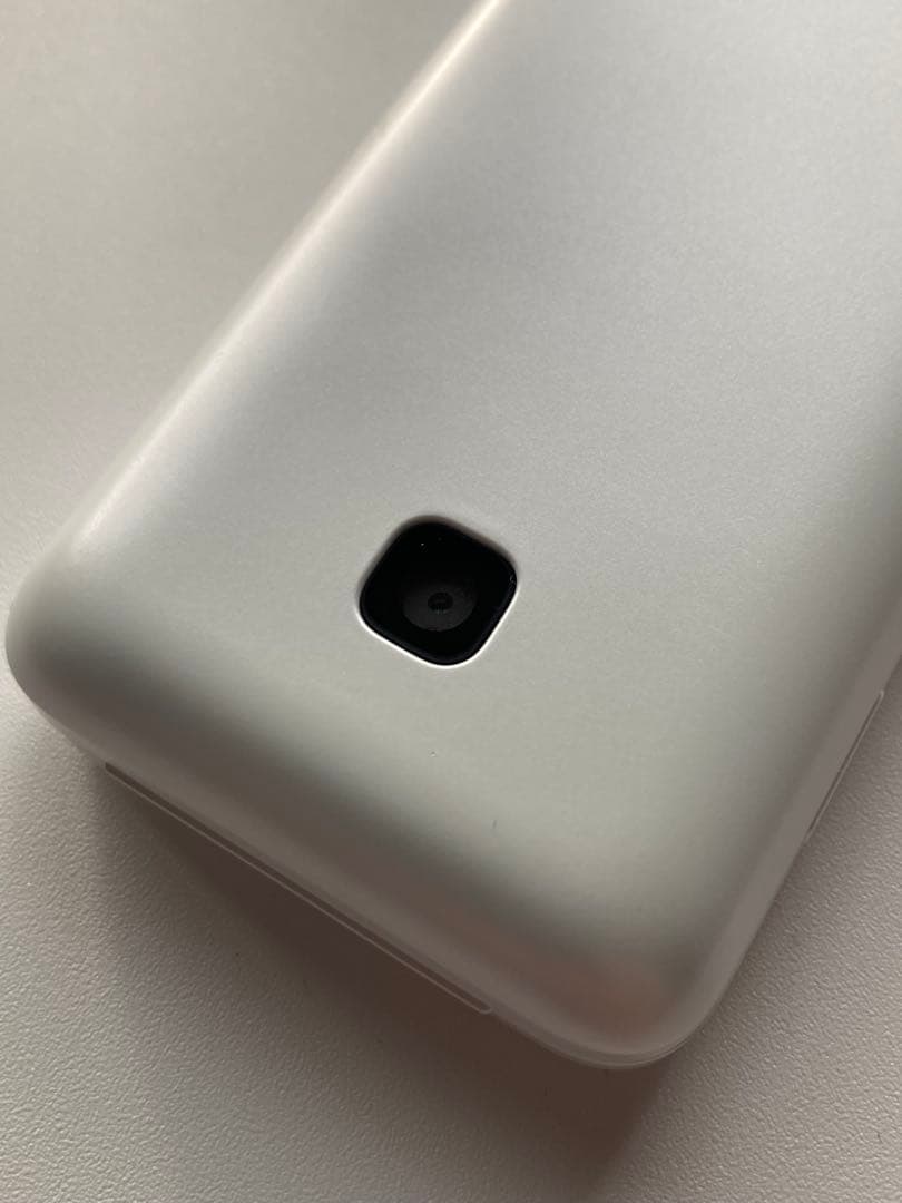 SIMロック済　au GRATIN KYF42 ホワイト利用制限○