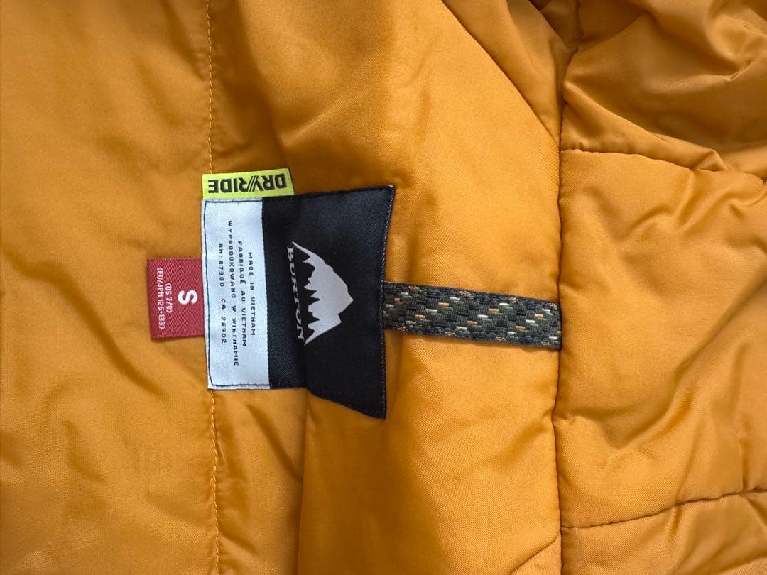 【中古】Burton スノーボードウェア 子ども用 Sサイズ (120㎝)迷彩