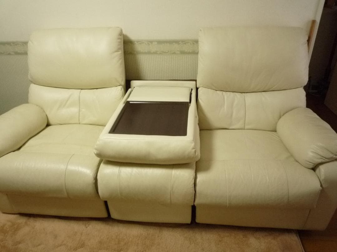 ニトリ電動リクライニングソファ　 本革・合成皮革　 アイボリ－