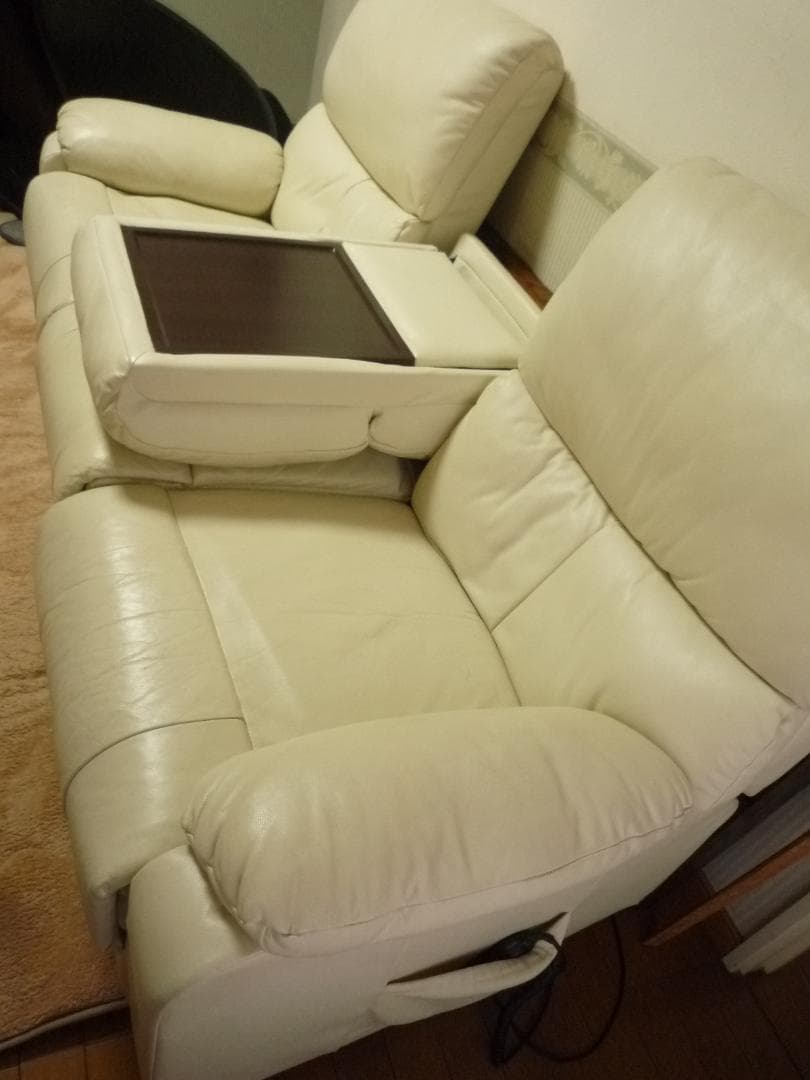 ニトリ電動リクライニングソファ　 本革・合成皮革　 アイボリ－