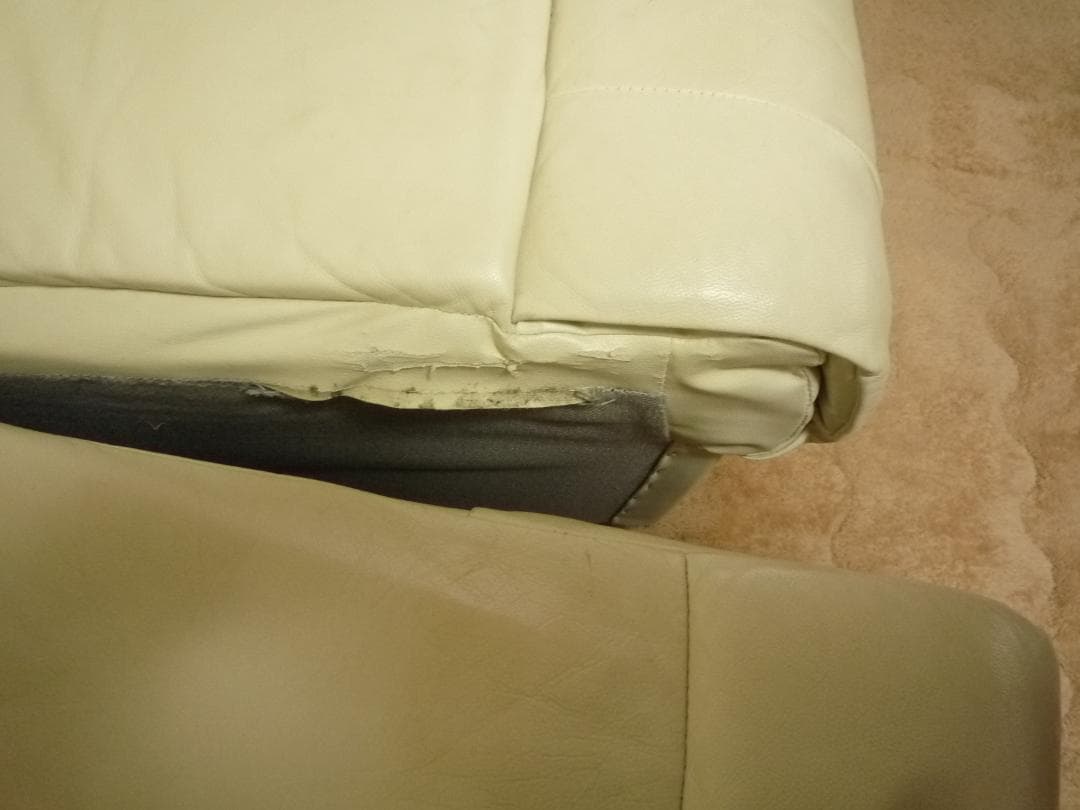 ニトリ電動リクライニングソファ　 本革・合成皮革　 アイボリ－