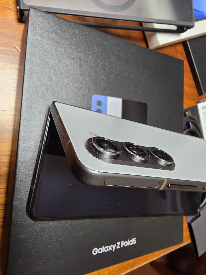 SAMSUNG Galaxy Z Fold 5 直販1TBモデル　オマケ付き